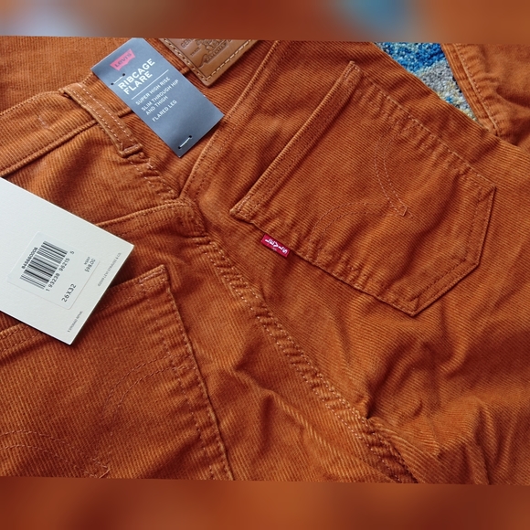 Levi's Ribcage Flare Corduroy Pants Caramel Cafe - Picture 13 of 15